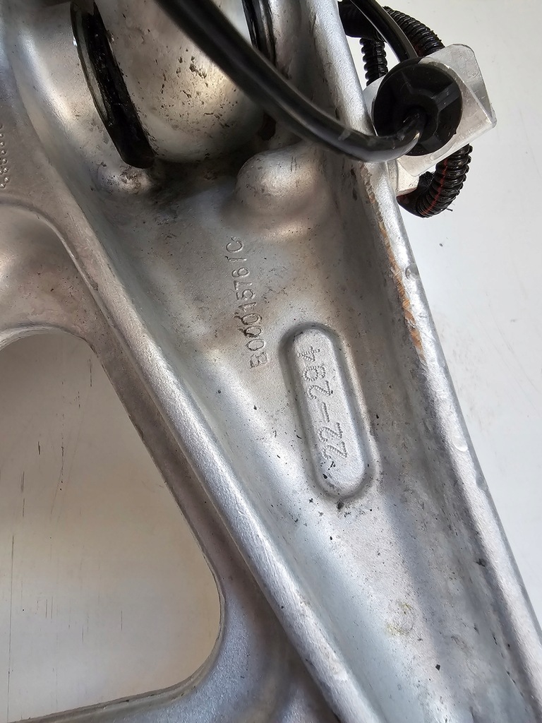 фото №10, Ferrari sf90 stradale f173 поворотний кулак правий перед 343013 multimatic dssv