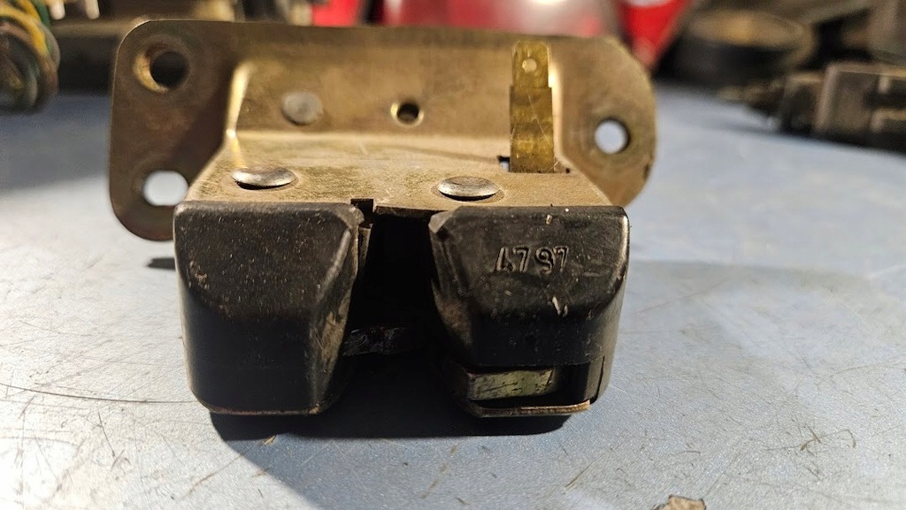 фото №4, Задній замок кришки багажника mitsubishi carisma