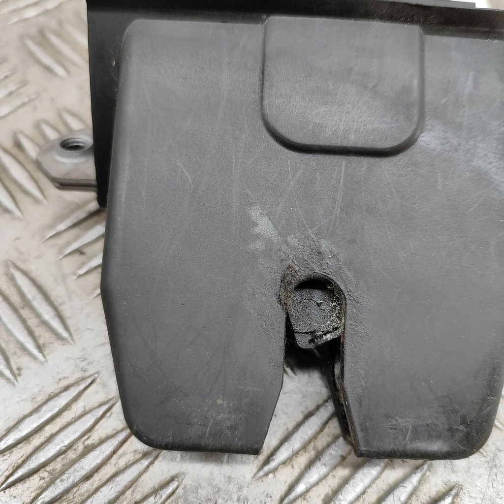 фото №9, Volvo v50 2010 замок крышки задний / багажника