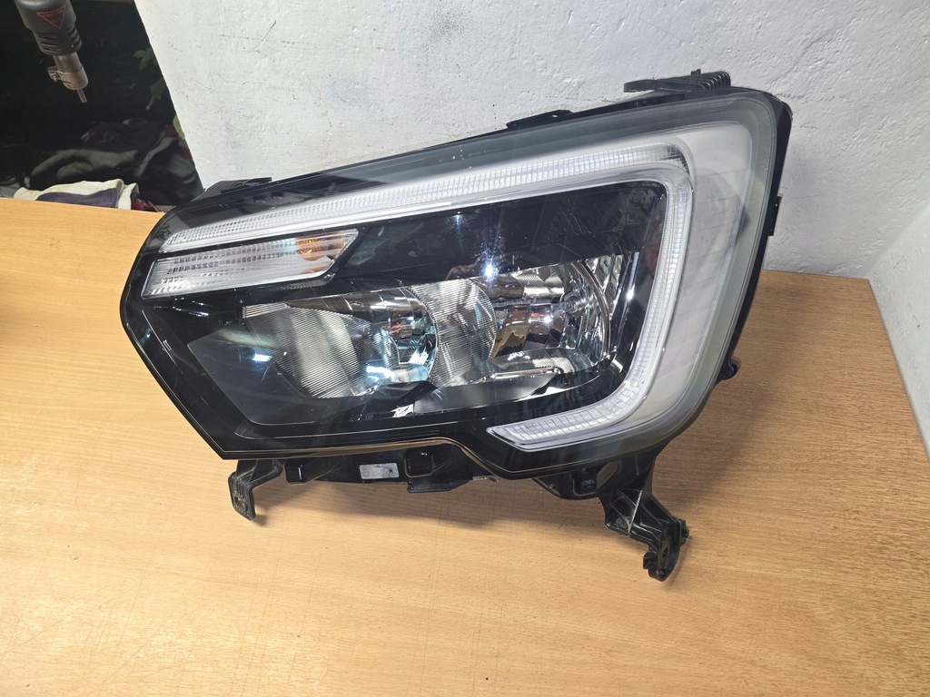 фото №1, Лампа левая renault master iv обычная с led 260607867 eu