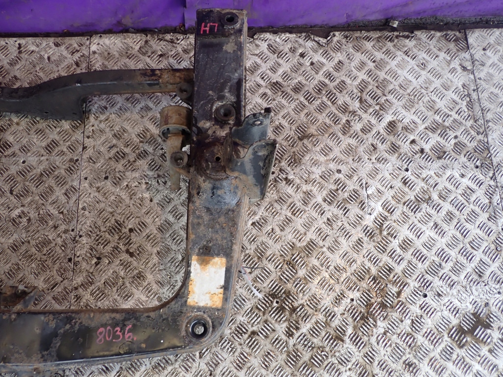 Smart fortwo w450 450 0,6 33kw 45km підрамник поперечина задні підрамник вісь  задня Зі Шроту