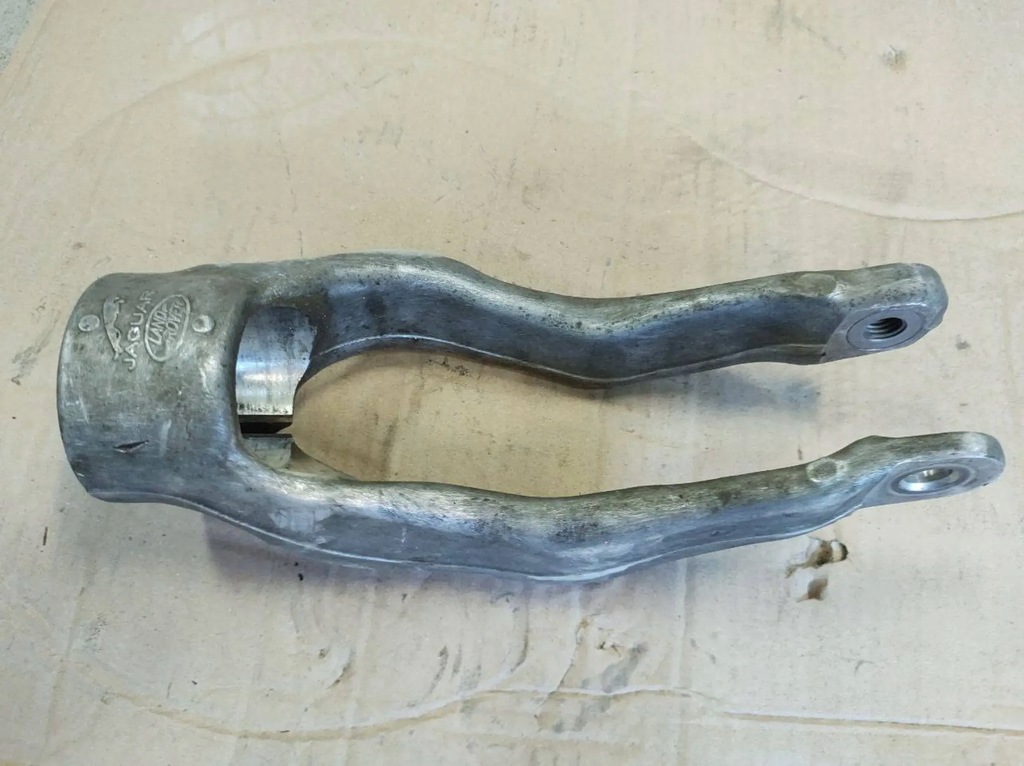 фото №1, Кронштейн амортизатора правое f-pace gx73-3462-ac