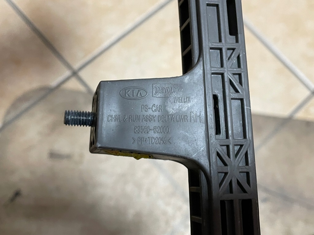 фото №5, Kia soul 83560-b2000 направляющая стекло правая