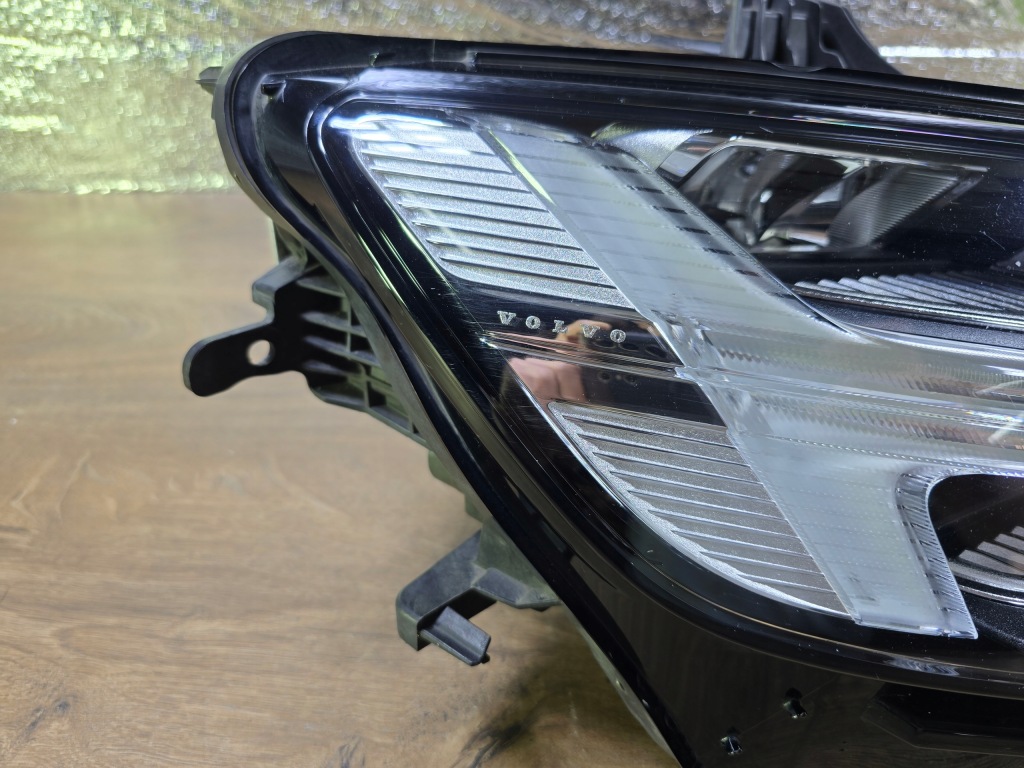 Volvo v60 s60 18- фара перед передняя правый  full led 31656888 с Разборки