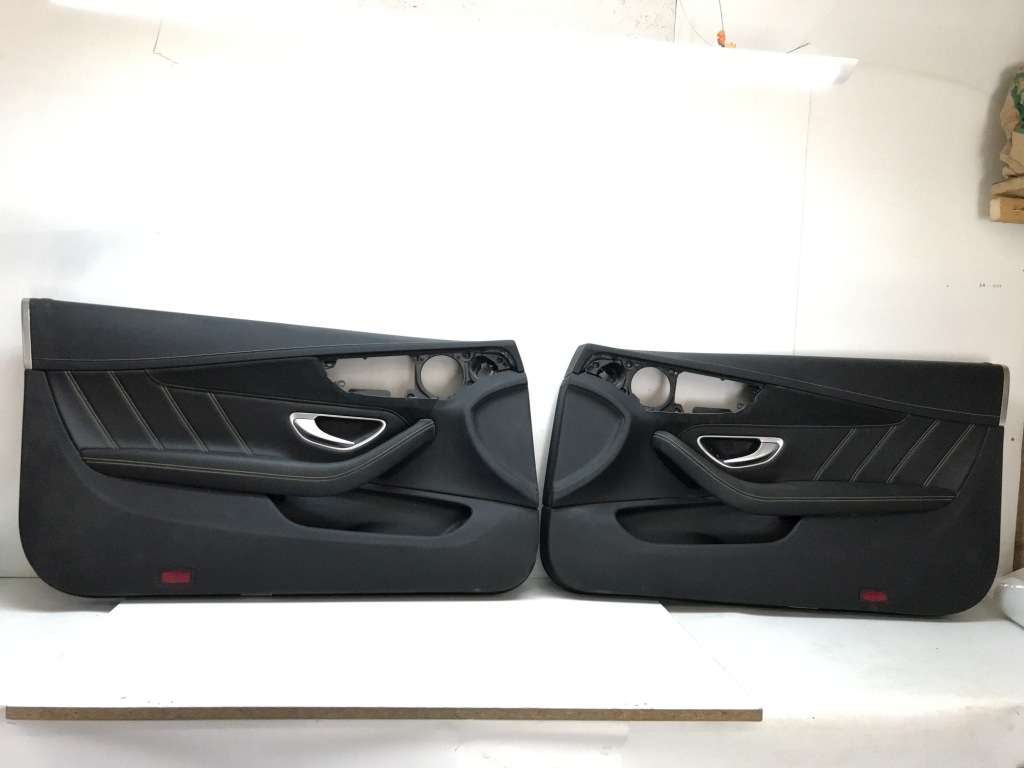 Купити Mercedes w205 кабріолет  amg обшивка двері ліва