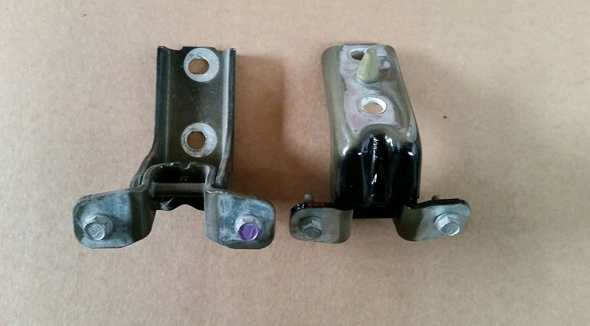 фото №1, Mustang 2010-2014 петля двері засувка верхній нижній