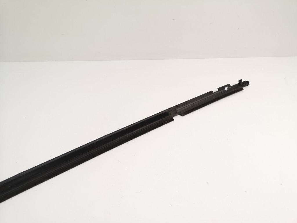 фото №7, Toyota verso 2009 молдинг скло задній