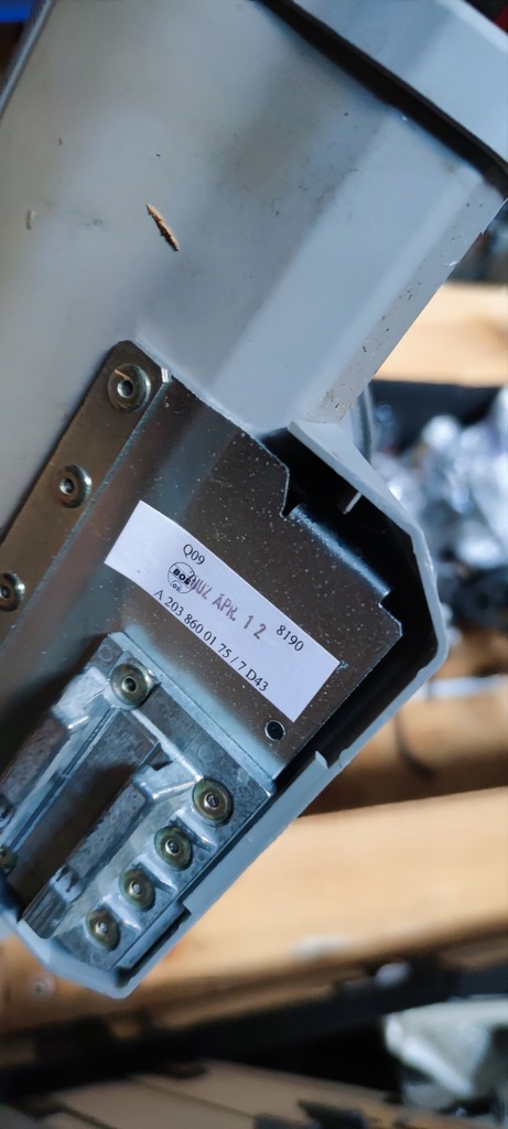 фото №10, Mercedes w203 шторка багажника kombi 2038600175