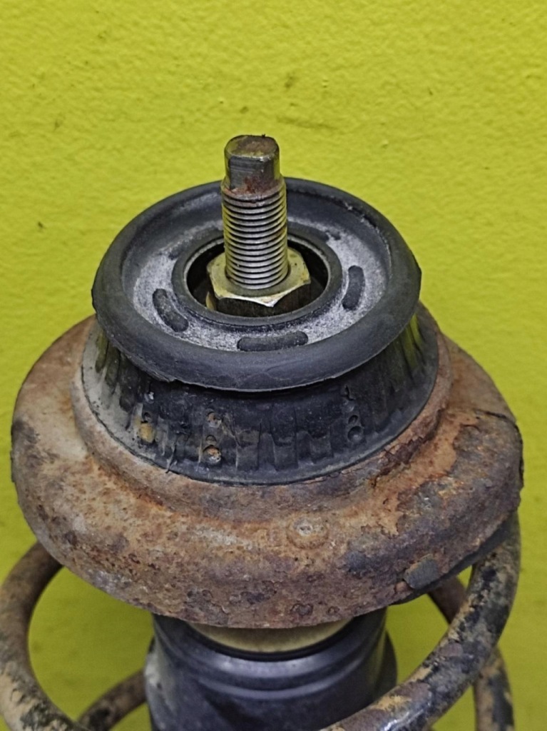 Alfa romeo 147 1.6 амортизационная стойка правый задний Доставка