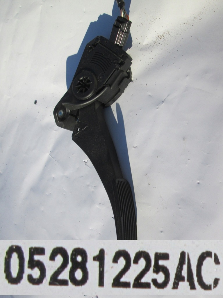 фото №8, Chrysler town country 11 педаль газу 05281225aa 3.6 dodge grand caravan