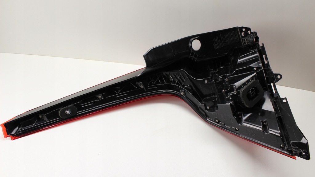 фото №14, Volvo xc60 ii - лампа задня права led 2017+