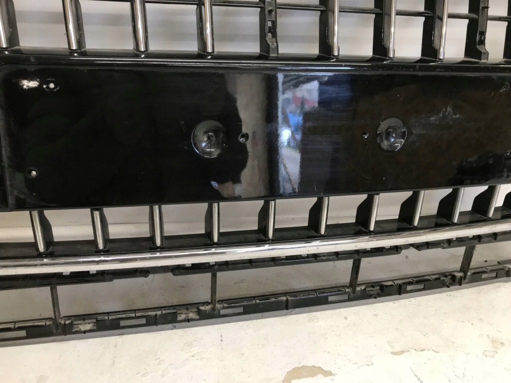 Audi q2 решётка радиатора решётка  радиатора 8r0853651 Киев