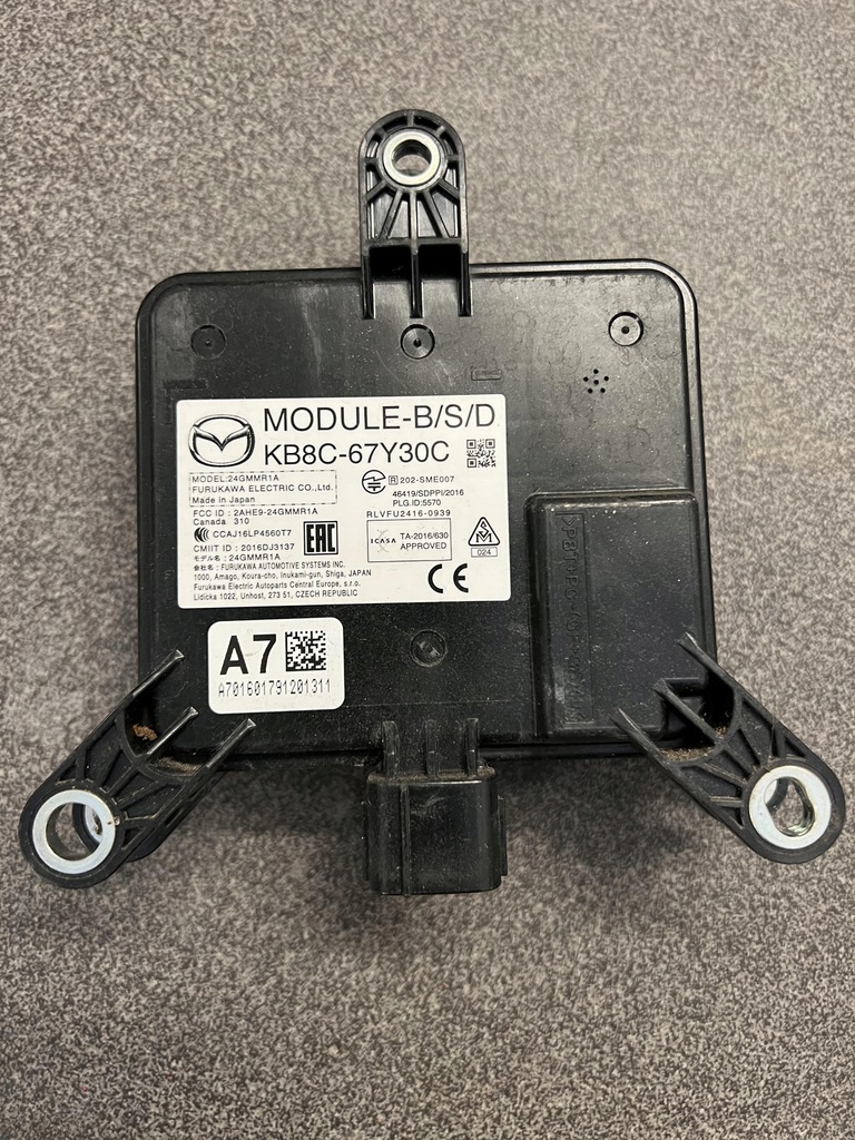 фото №1, Mazda cx5 ii - датчик мертвого pola радар kb8c-67y30c a7