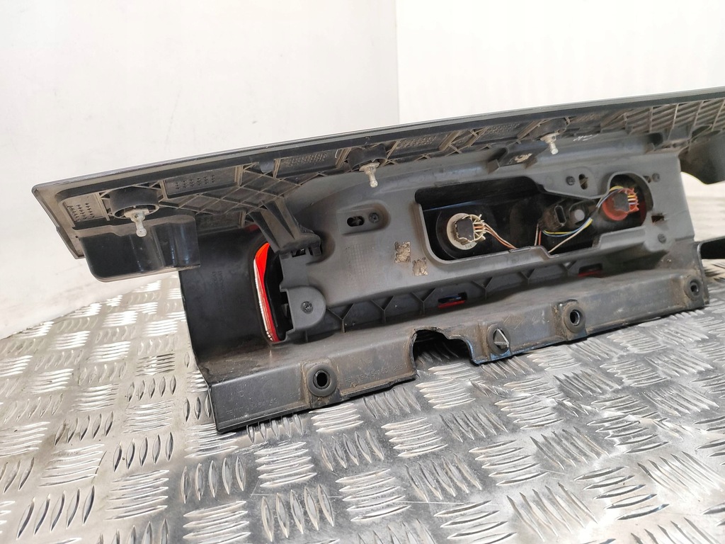 фото №13, Opel vivaro 2016 ліва сторона лампа задня