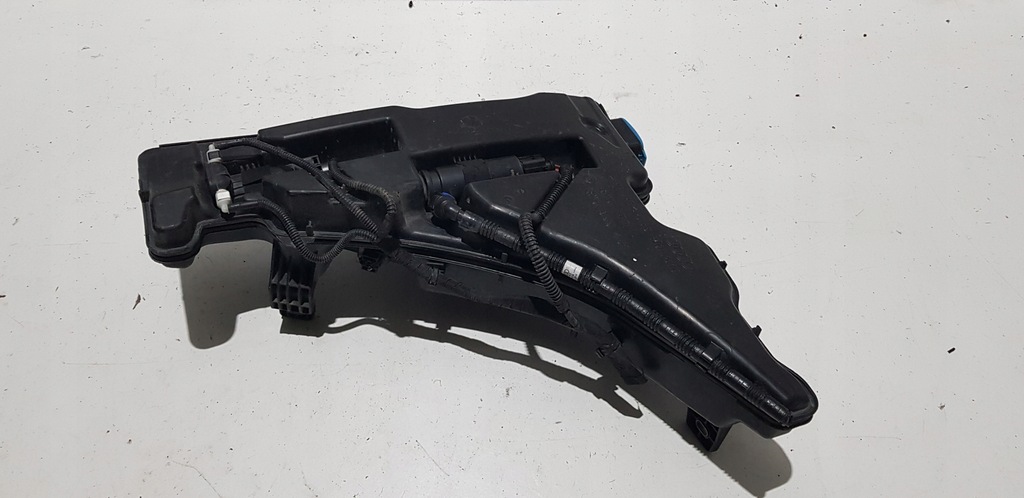 фото №4, Бачок омывателя audi a4 b9 8w0955451l