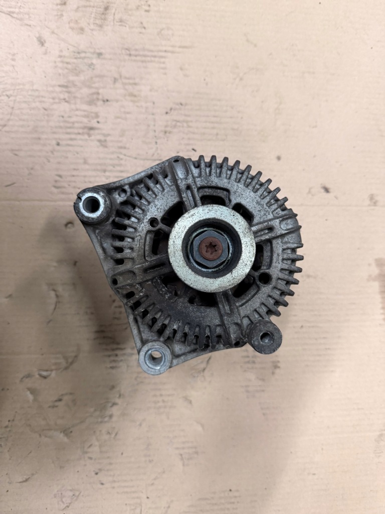 Купить Генератор bmw 7796125