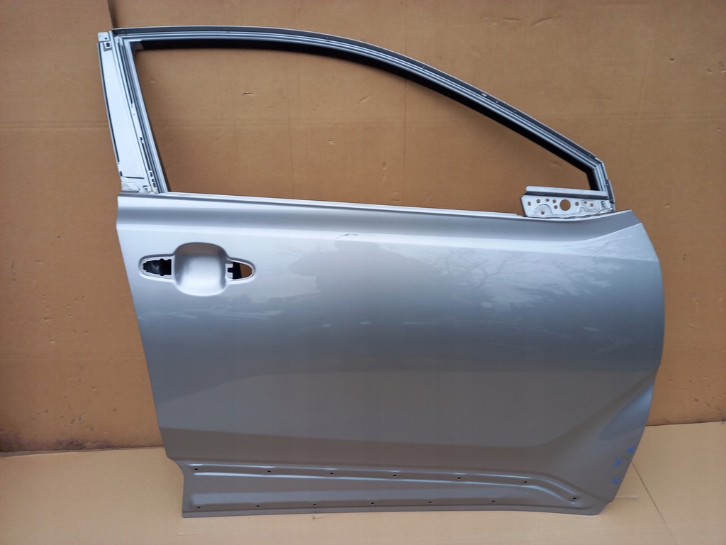 фото №1, Toyota chr двері передні праве перед