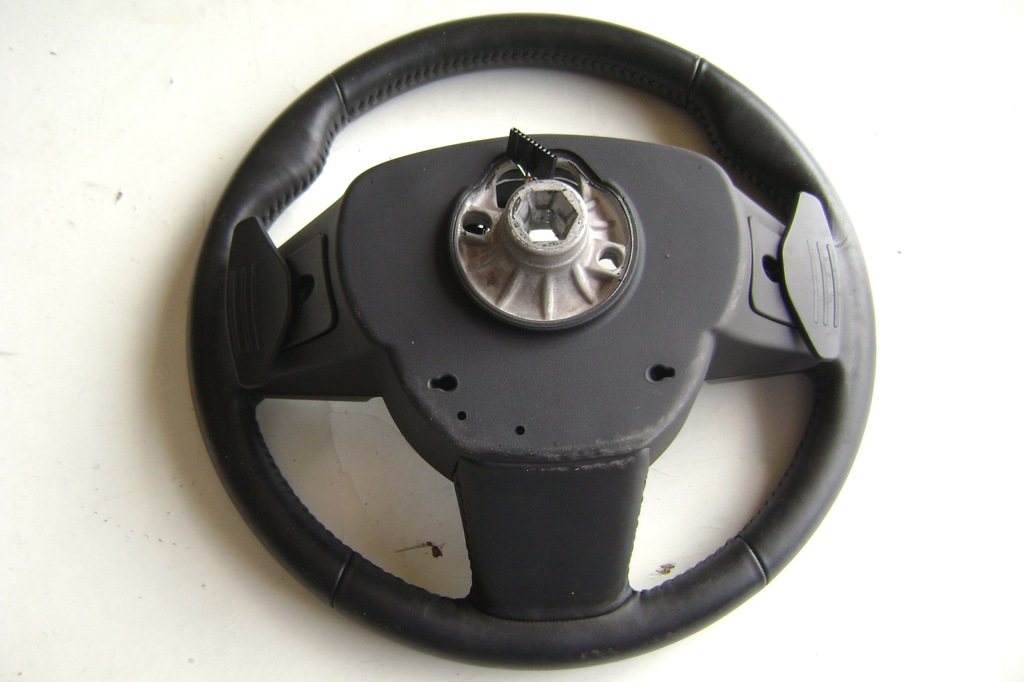 фото №8, Jaguar e-pace r-dynamic - повітропровід пелюстки перемикання