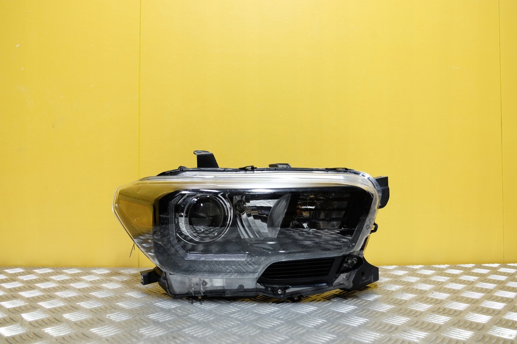 фото №1, Toyota tacoma 2016- фара лампа обычная линзованная с led czarna r usa