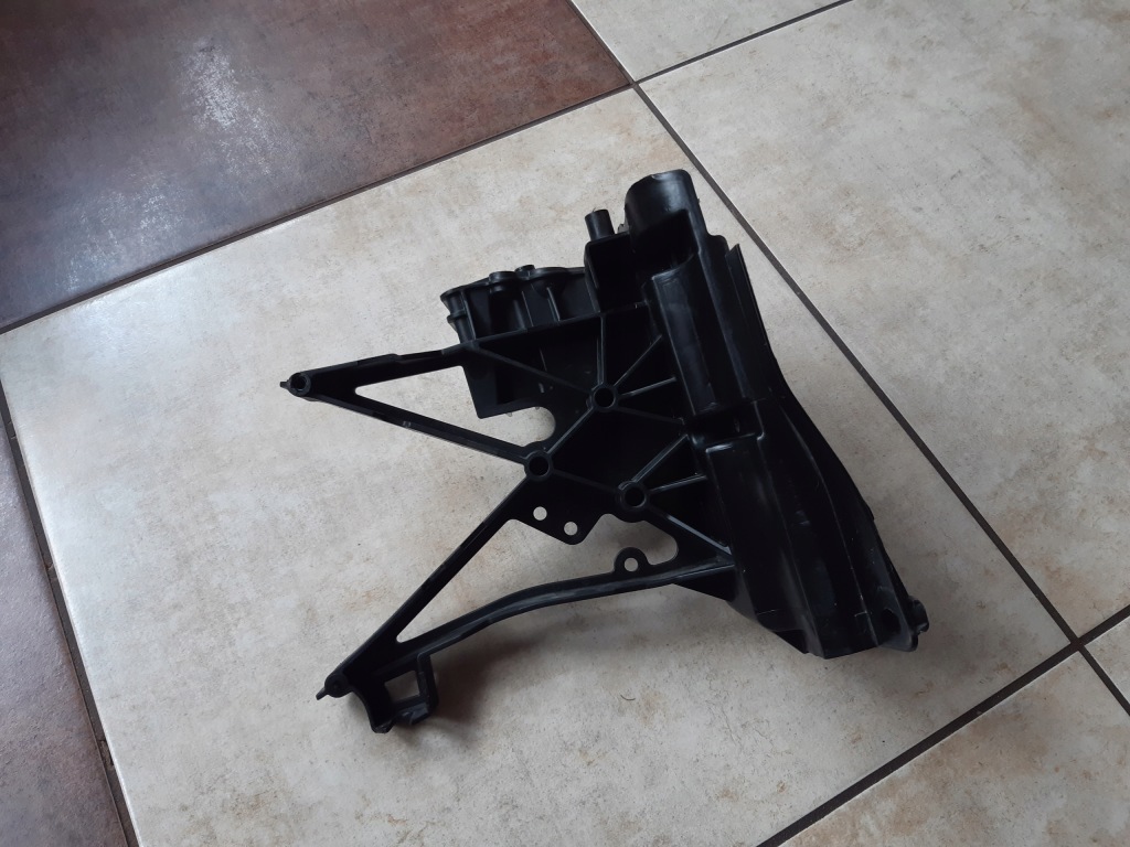 фото №1, Кронштейн поперечина - панель фари - mercedes e klasa w213