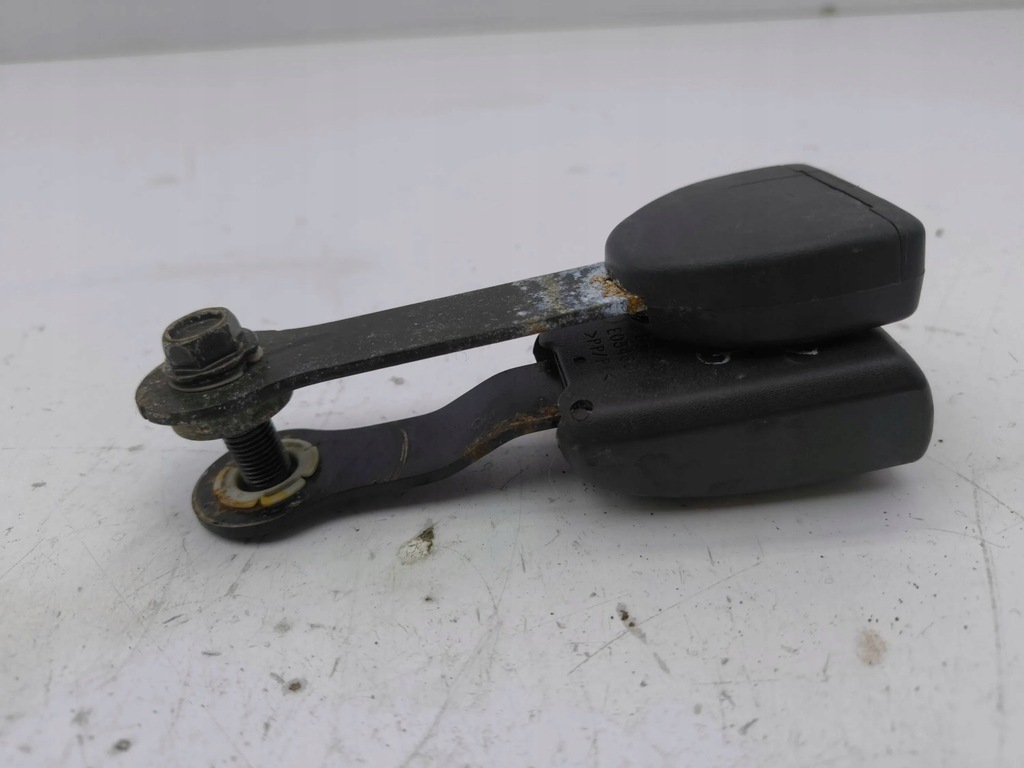 фото №6, Toyota corolla verso ar10 2006 пряжка заднего поперечина безопасности