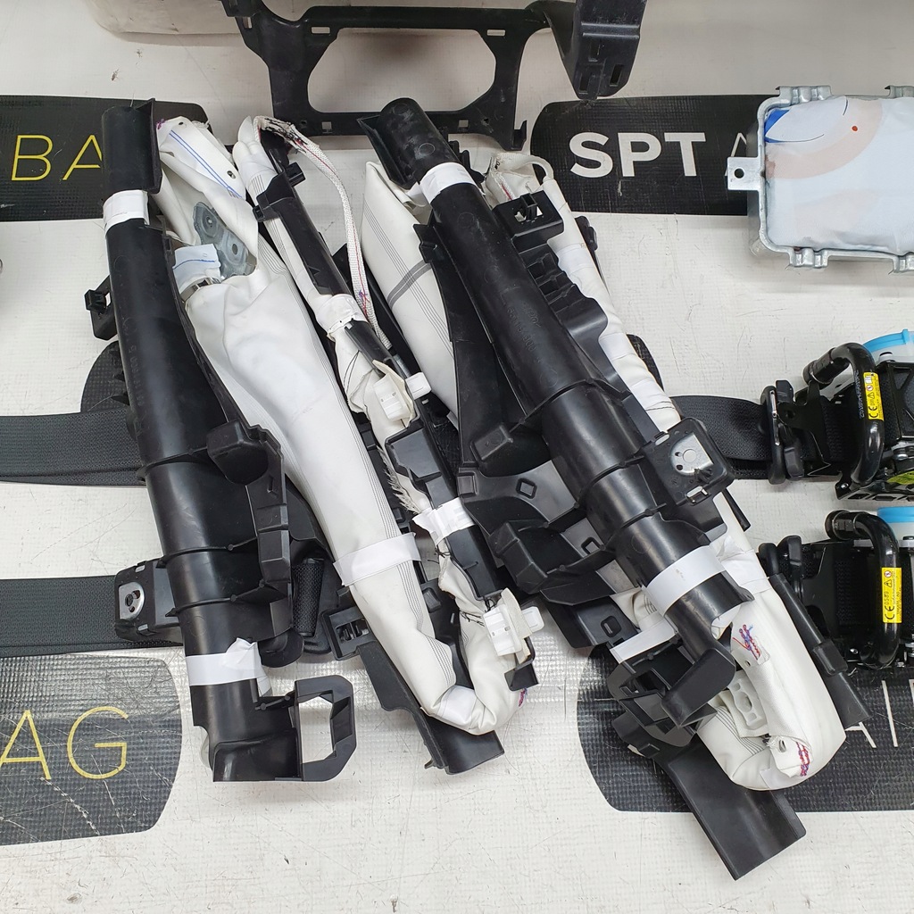 фото №10, Yaris iv 4 cross приборная панель консоль подушки безопасности ремни подушка безопасности