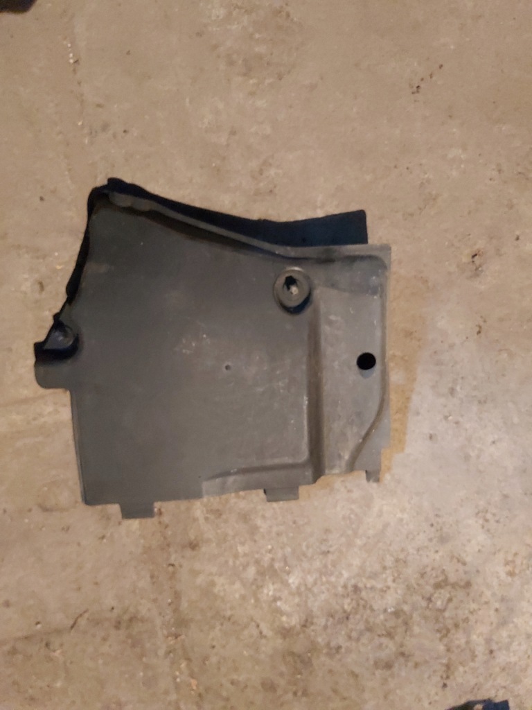 Купить Накладка подвеска перед audi a4 b9 8w0825201