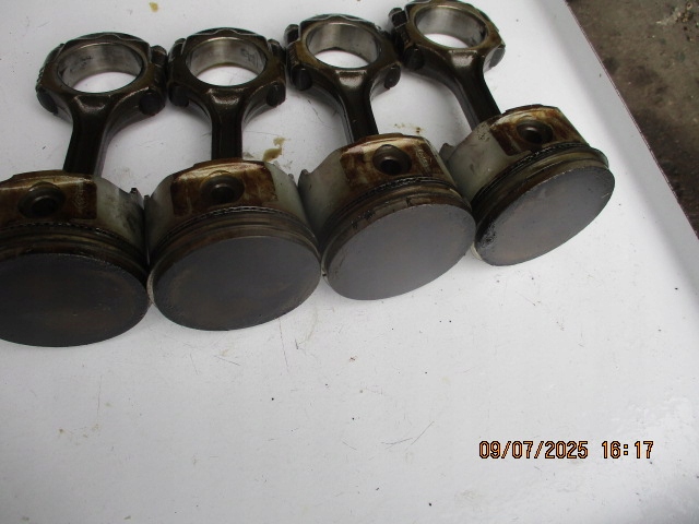 фото №1, Поршень + шатун dacia logan i 1.4 k7j 710