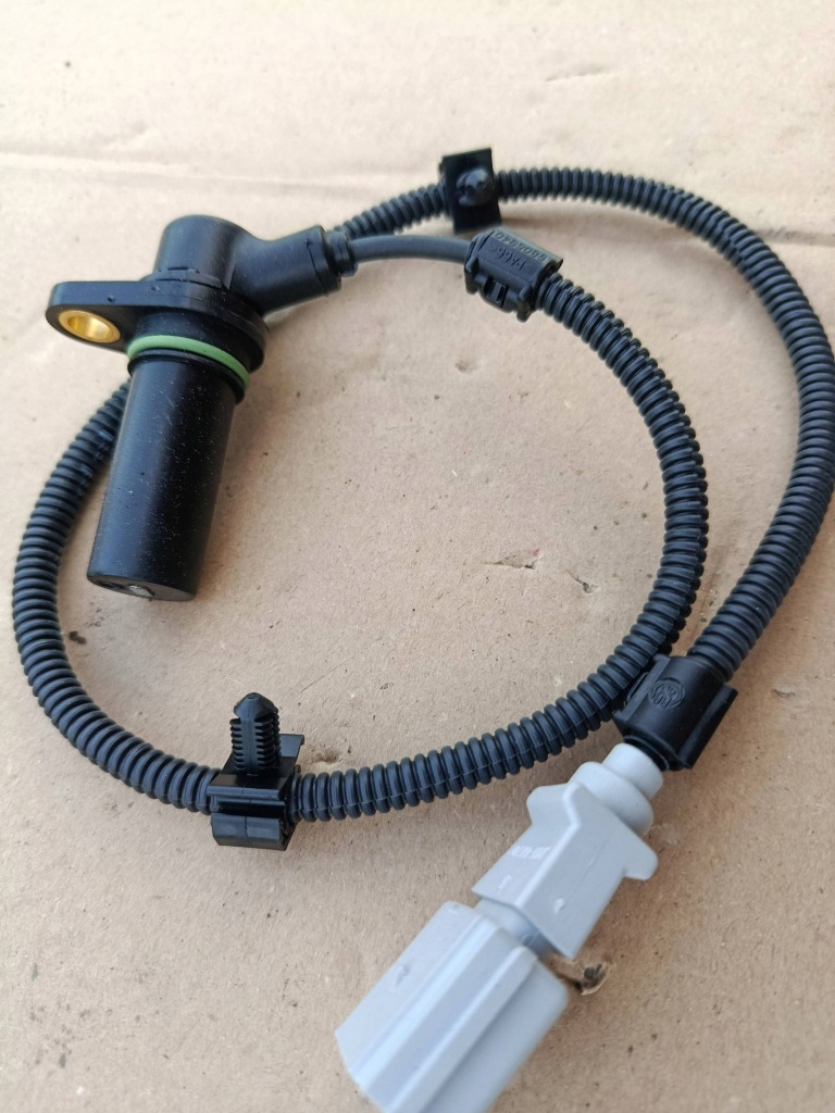 Датчик положение вала коленчатого перед skoda roomster 5j 045957147c с Разборки