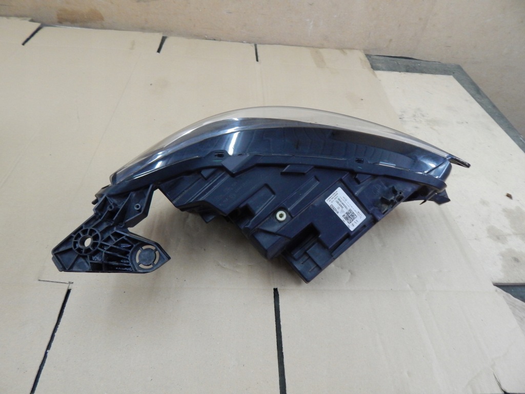 Opel corsa f full led фара левый  перед левая передняя 39162653 хорошее состояние оригинал . Доставка