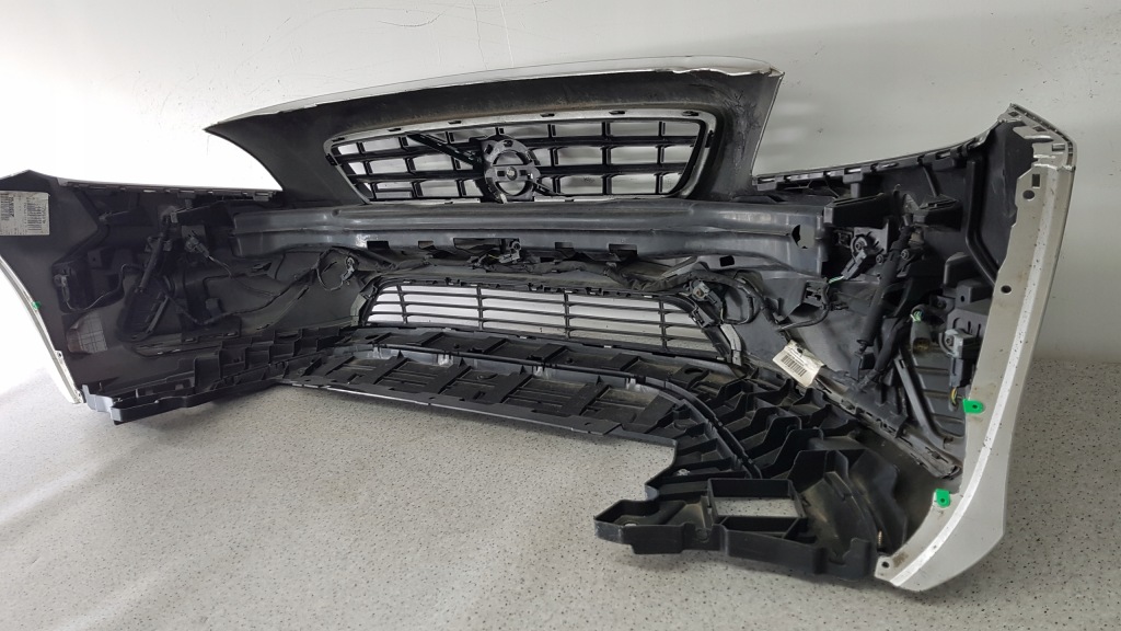 Volvo v40 r-design 2012 - бампер перед 6710 Недорого