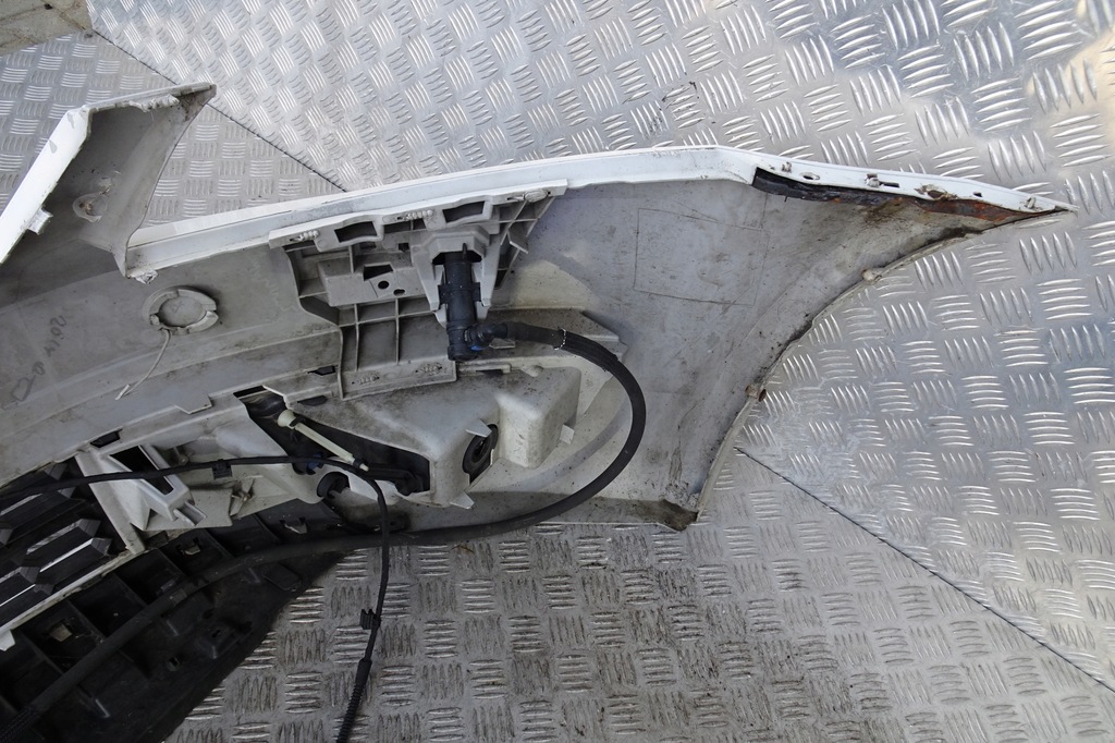 фото №7, Skoda octavia iii - бампер передний омыватель