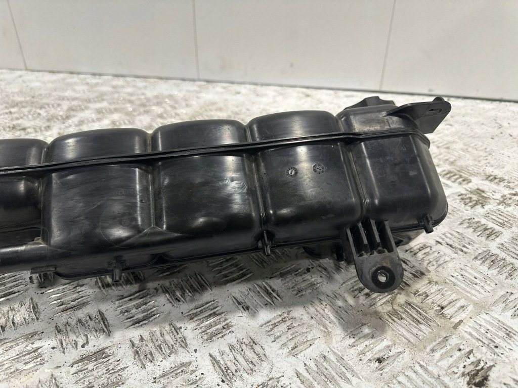 Бачок расширительный chevrolet corvette c8 84835994 в Украине
