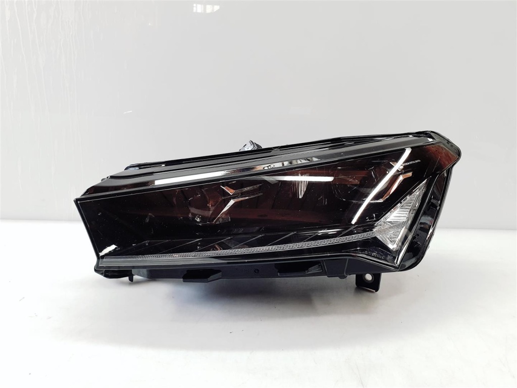 фото №1, Skoda enyaq 5lb 20r+ левая лампа перед full led eu