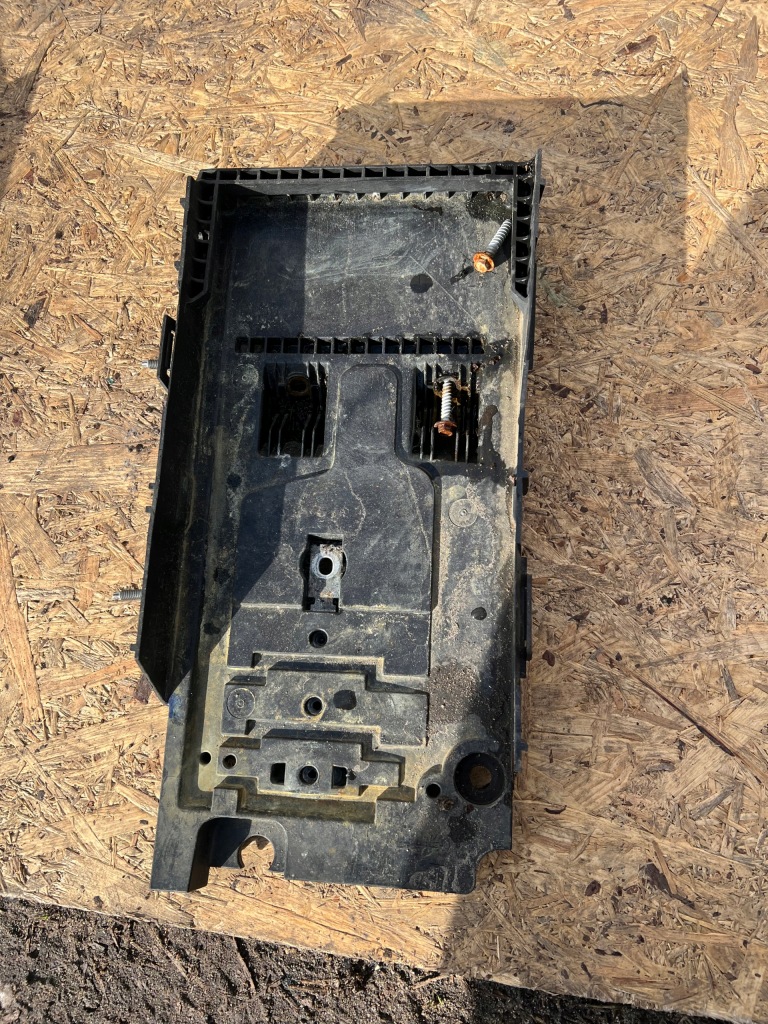 Купити Основа акумулятор ford mondeo mk5 dg93-10723-a