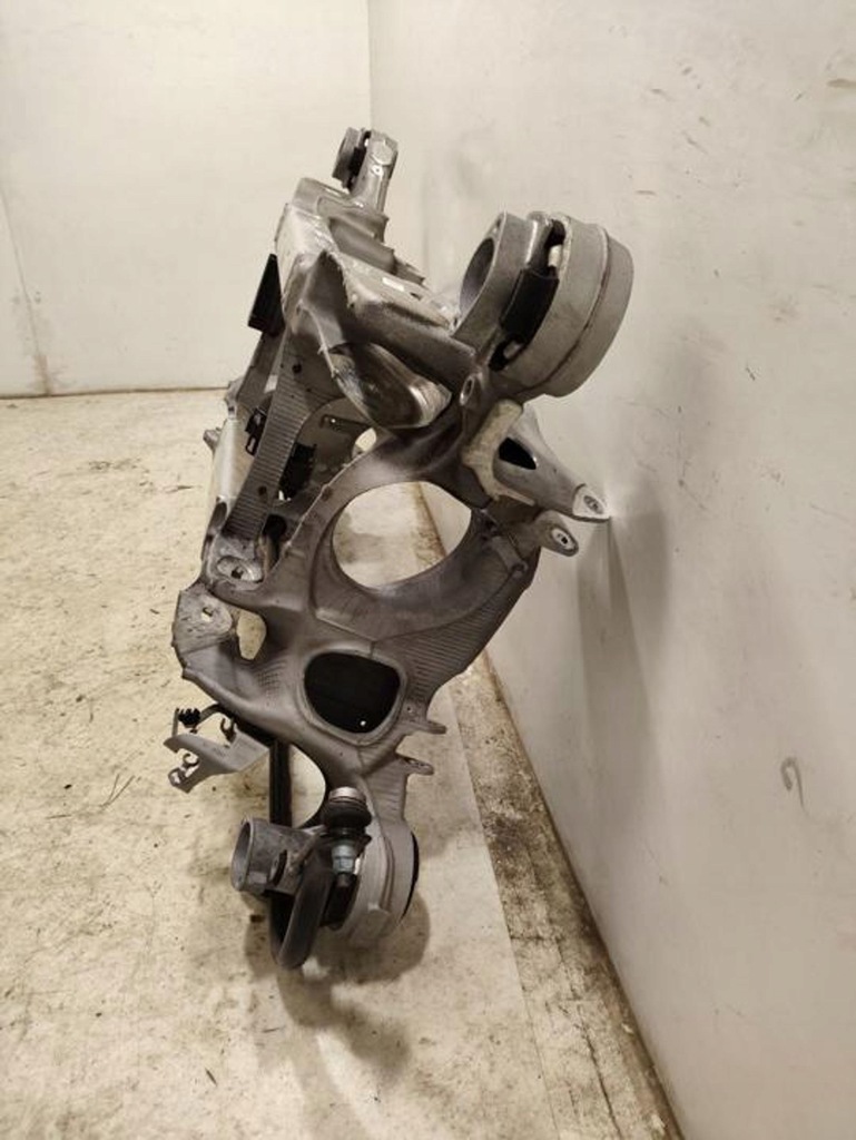 фото №7, Porsche taycan 9j1 2021 балка задні