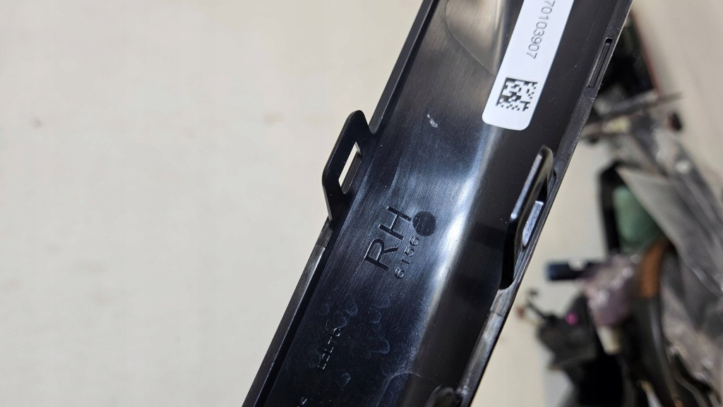 Молдинг бампера перед правая jaguar xf sport gx6m-15b216-ab Недорого