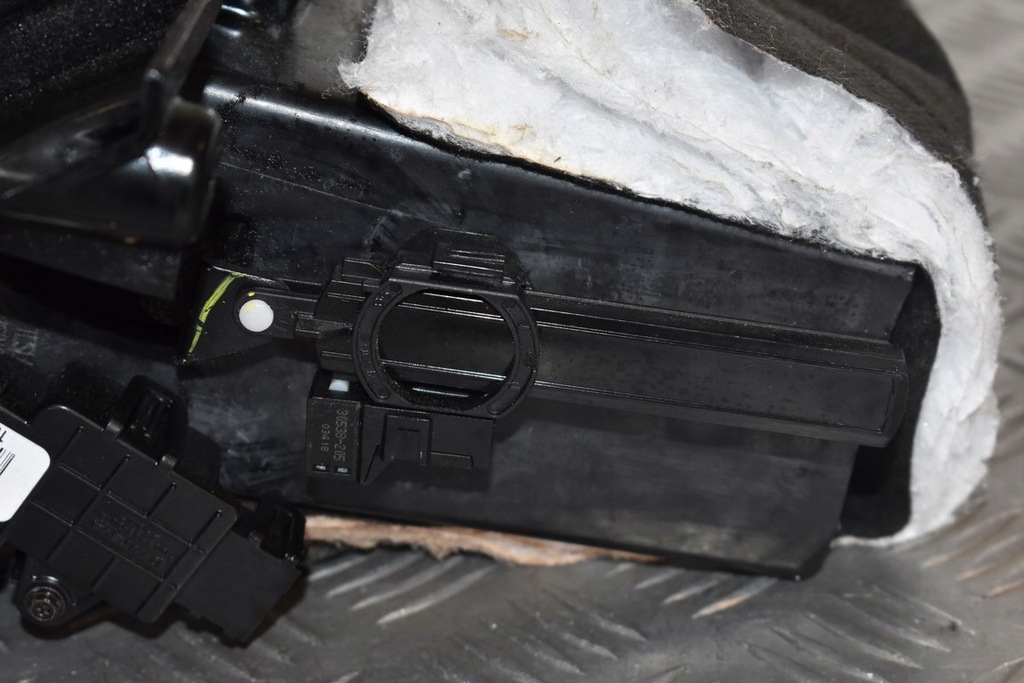 фото №9, Бардачок пассажира правый i tesla model s