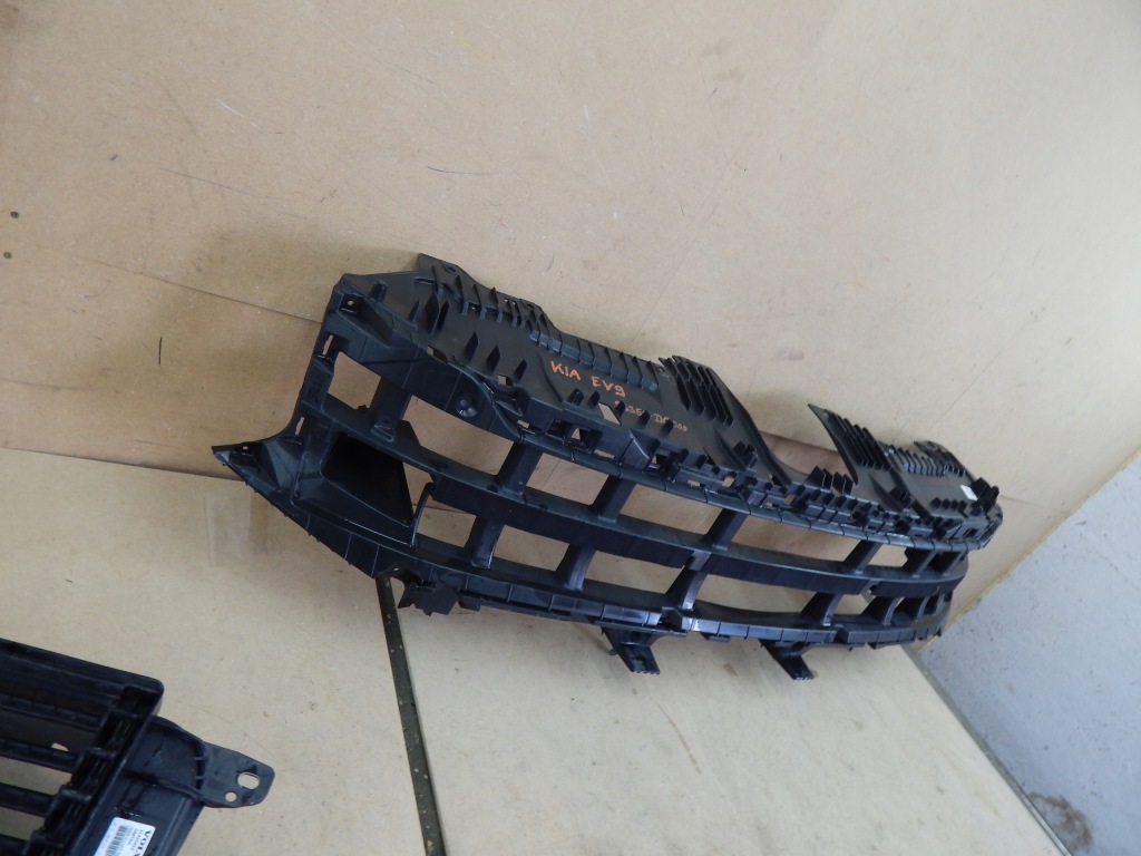 Купити Kia ev9 кронштейн решітка бампера підсилювач ремінь передній 86355-do000 оригінал .