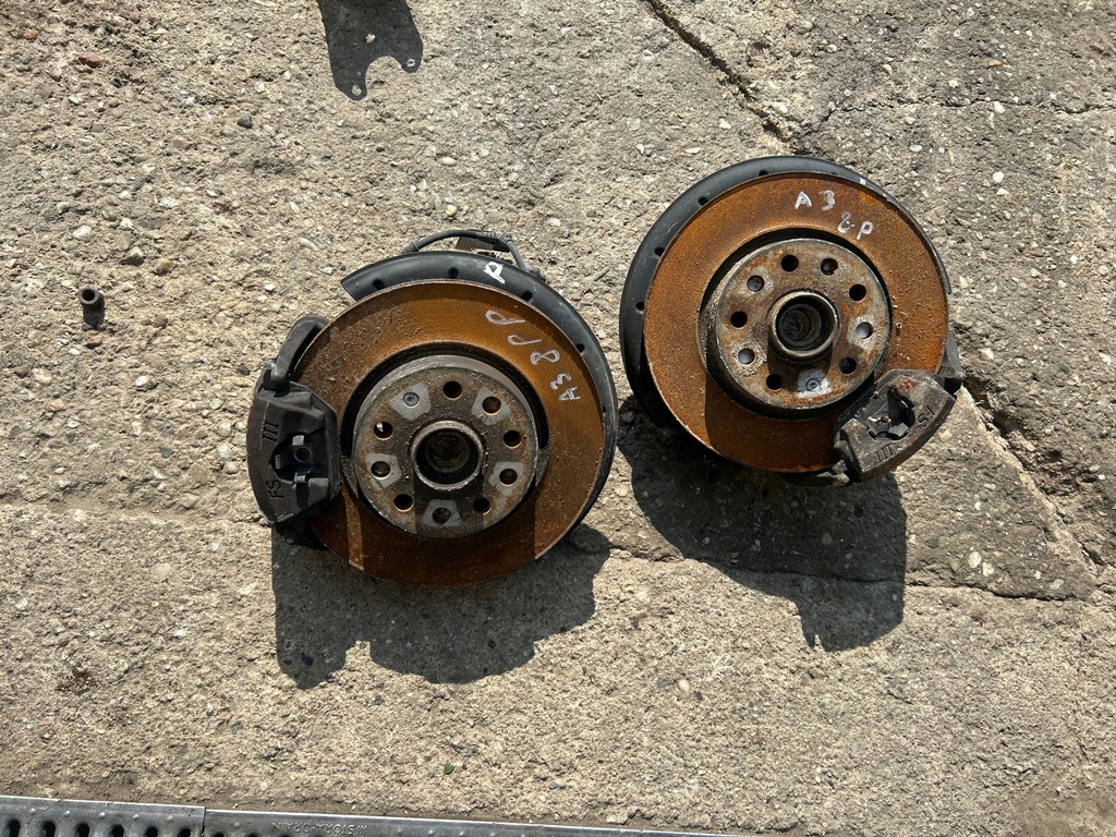 фото №1, Audi a3 8p lift 1,6 tdi поворотный кулак правая