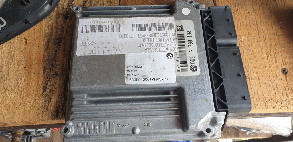 фото №1, Bmw e90 e91 e87 2.0d модуль блок управления бортовой компьютер двигателя 7798180