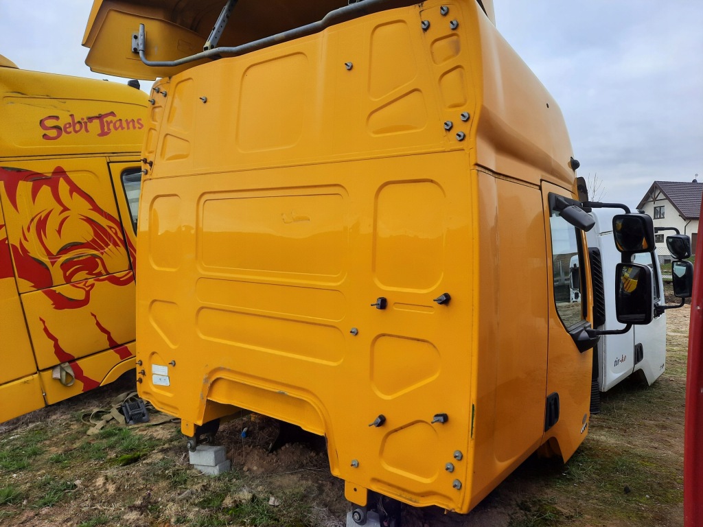 Кабіна комплектна renault premium dxi 460 механічна коробка передач в Україні