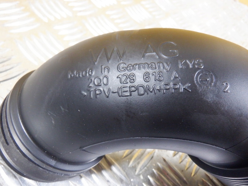 фото №4, Audi a1 82a труба повітрозабірник повітря 2q0129618a