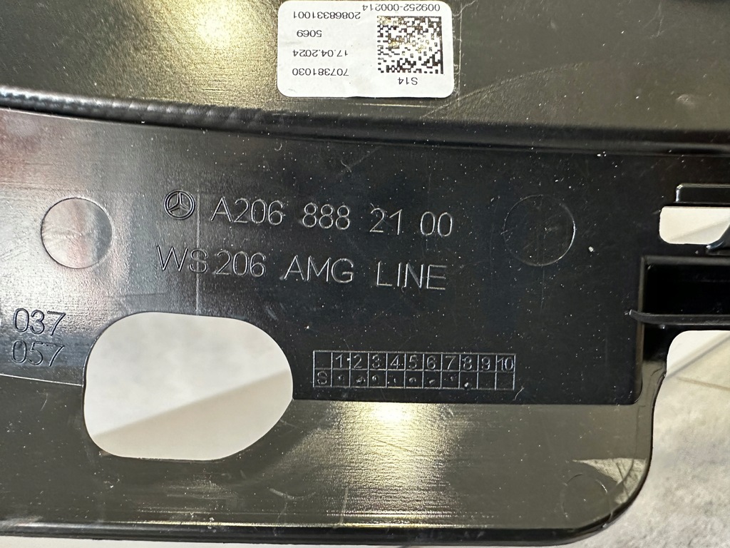 фото №11, Mercedes w206 c klasa 2021- решётка радиатора amg значок kompletny jak новый камера