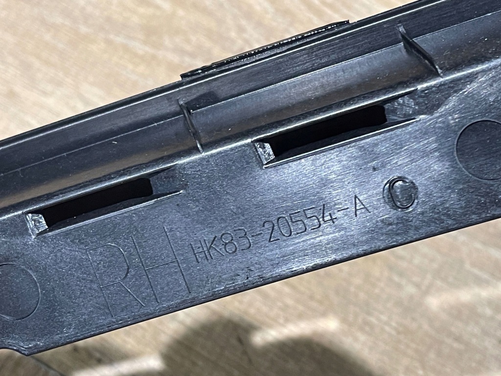 Молдинг декоративна захист стійка двері правий перед f-pace hk8320554a в Україні