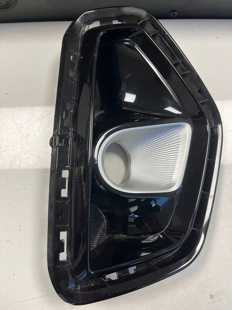 фото №1, Kia stonic решётка противотуманной фары левая 86525-h8410