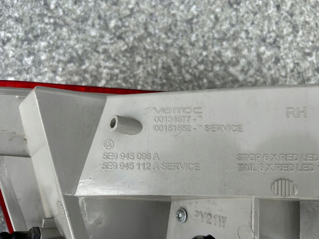 фото №6, Лампа задняя правая skoda octavia iii kombi 5e9945096a