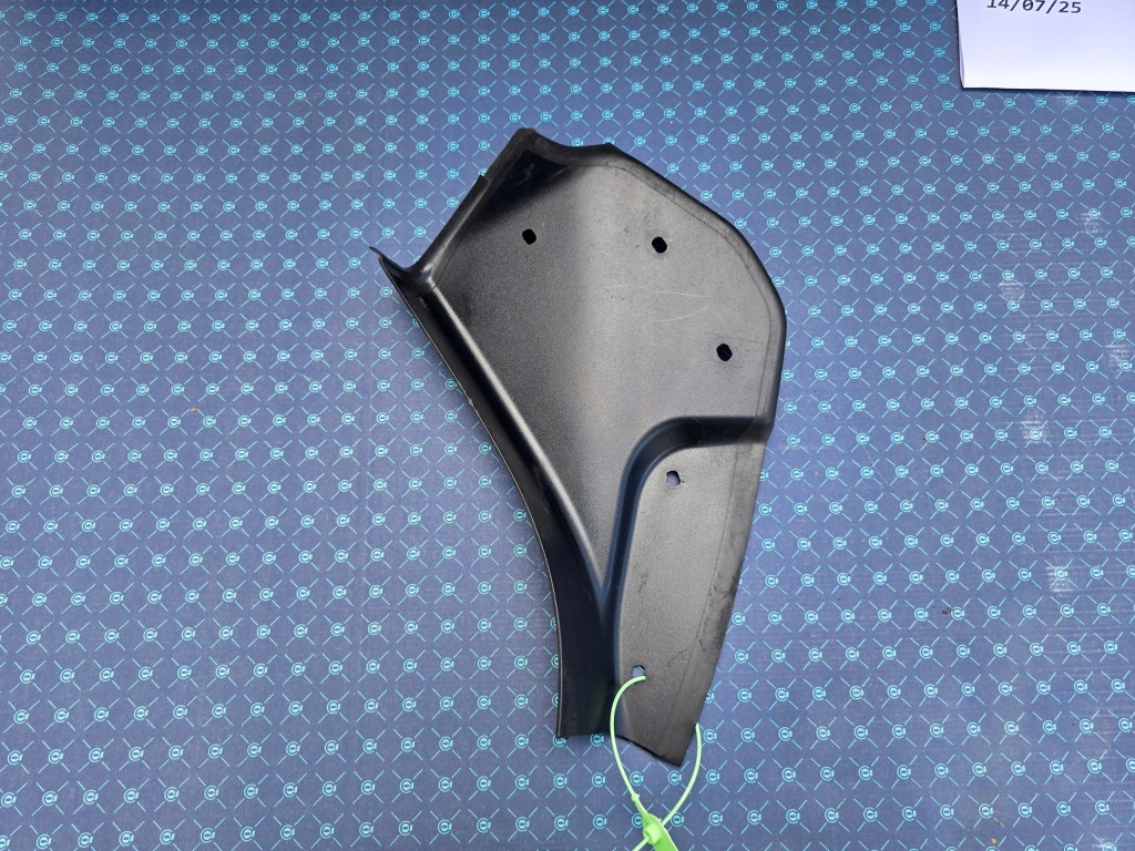 фото №1, Защита лампы задняя багажника bmw 5 gt f07 7201660