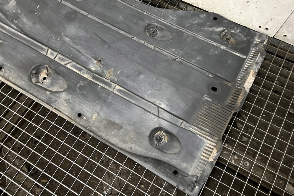 Правая накладка подвеска audi a3 limousine 8vs, 8vm 5q0825202l 1.4l бензиновый с Разборки