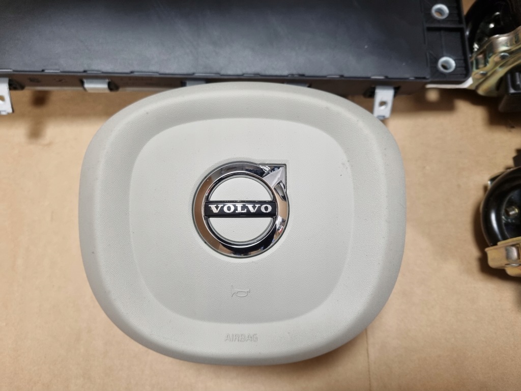 Volvo xc90 2 приборная панель панель  оригинал ремни подушка безопасности водитель пассажир коленный Недорого